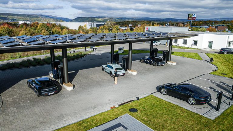 Top 5 seguros de coche eléctrico premium por encima de 50.000 € con cobertura de recarga en red pública Top 5 seguros de coche eléctrico premium por encima de 50.000 € con cobertura de recarga en red pública